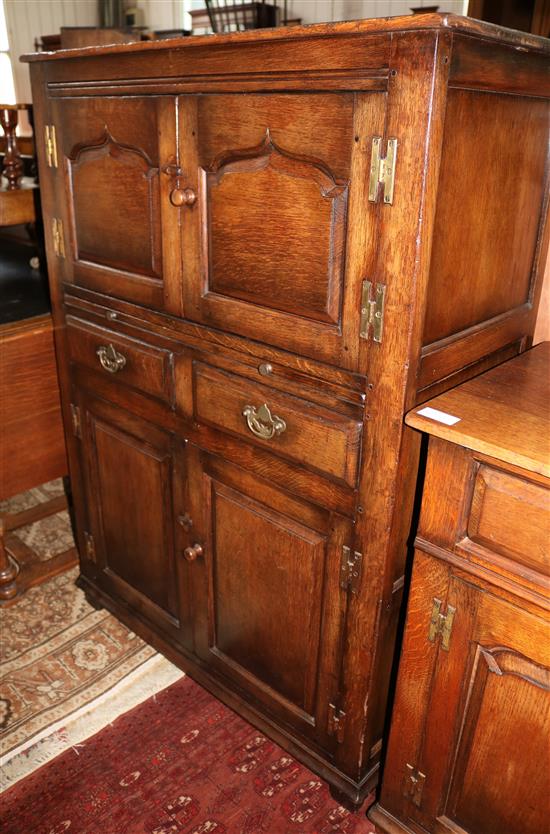 Oak pannelled cabinet
